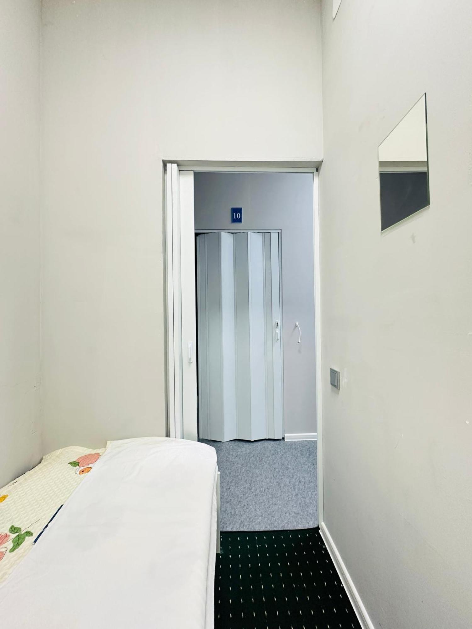 Center Capsule Hotel Αλμάτι Εξωτερικό φωτογραφία